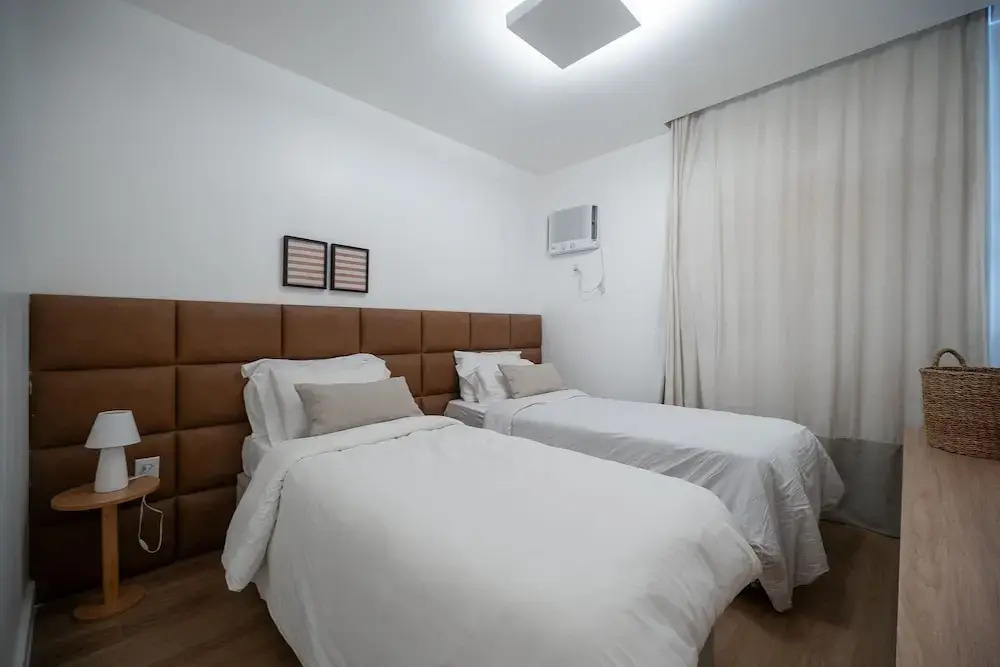 Leblon | No coração do Leblon, 2 quartos a 300m da praia - por Casapē Rio
