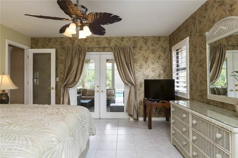 Tropical Retreat Pool Jet Spa WiFi 3 Br home by RedAwning