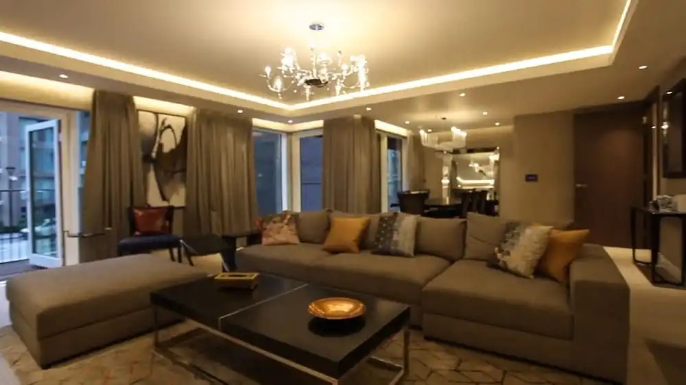 Luxurious Three Bedroom Flat in Chelsea Creek