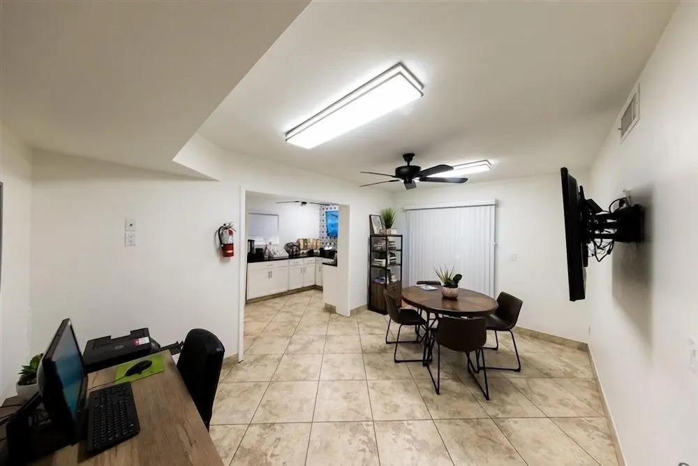 125 Fully Furnished 1BR Suite-Prime Location! by RedAwning