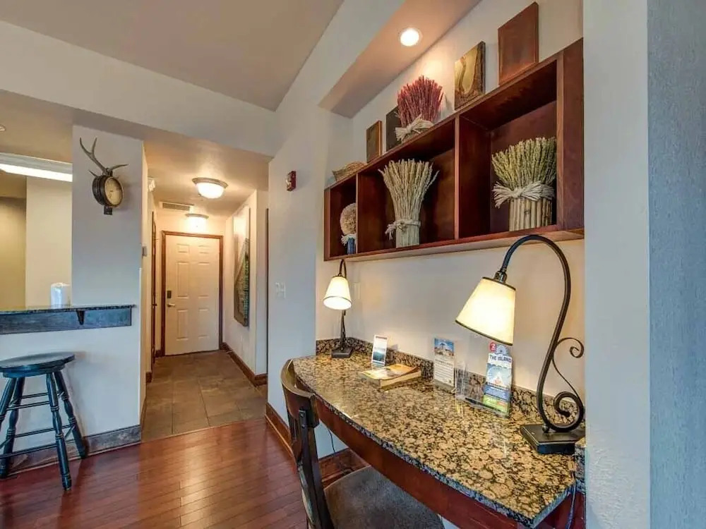 Pinnacle Condo 2 Bedroom Mountain View Home with Hot Tub