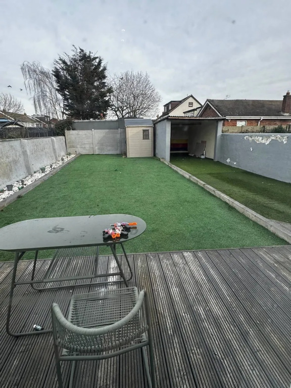 Charming Bungalow Rental in Rainham Comfort and Convenience