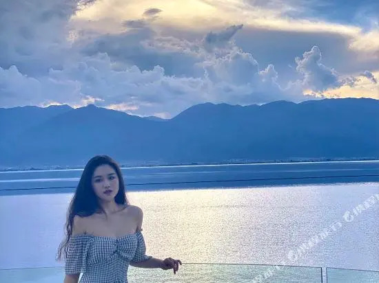 Yunzhiguo Yunduan Lakeview Holiday Hotel