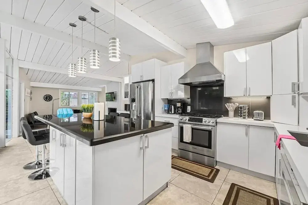 Entire 3br House With Playground