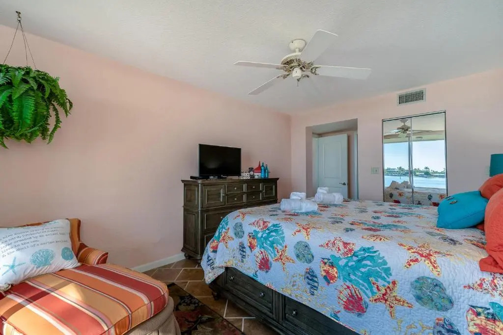 Bahia Vista 8-115