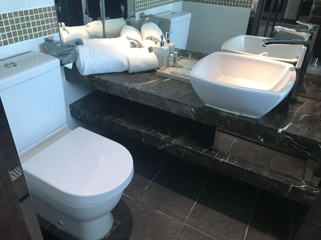 Crafa Harbour Hotel