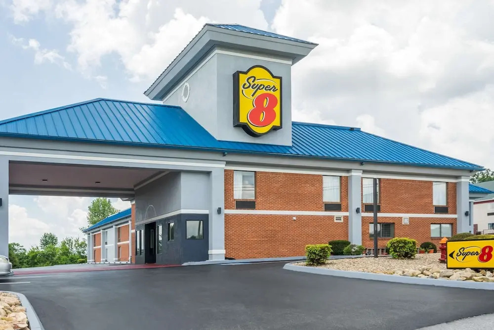 Super 8 by Wyndham Dandridge