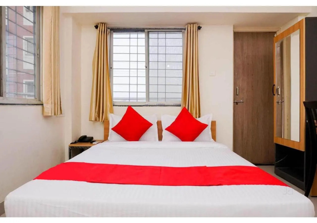 Hotel New Elite Inn - Near MIDC Turbhe Navi Mumbai