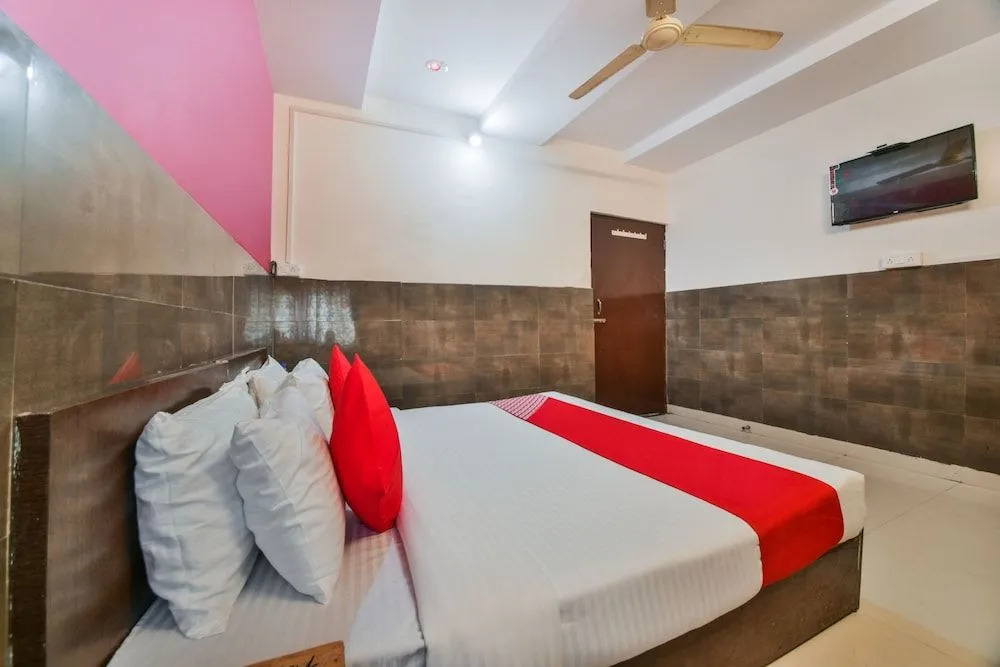 OYO 45055 Hotel King's Palace
