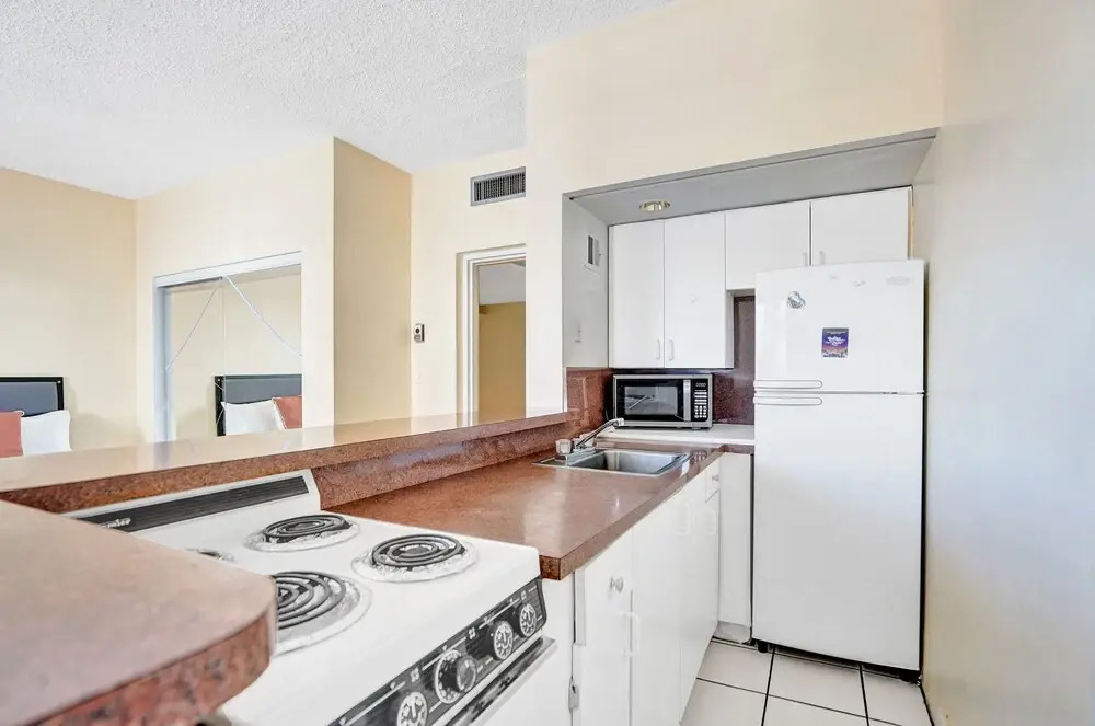 Gorgeous 1br apartment, a walk from the Beach