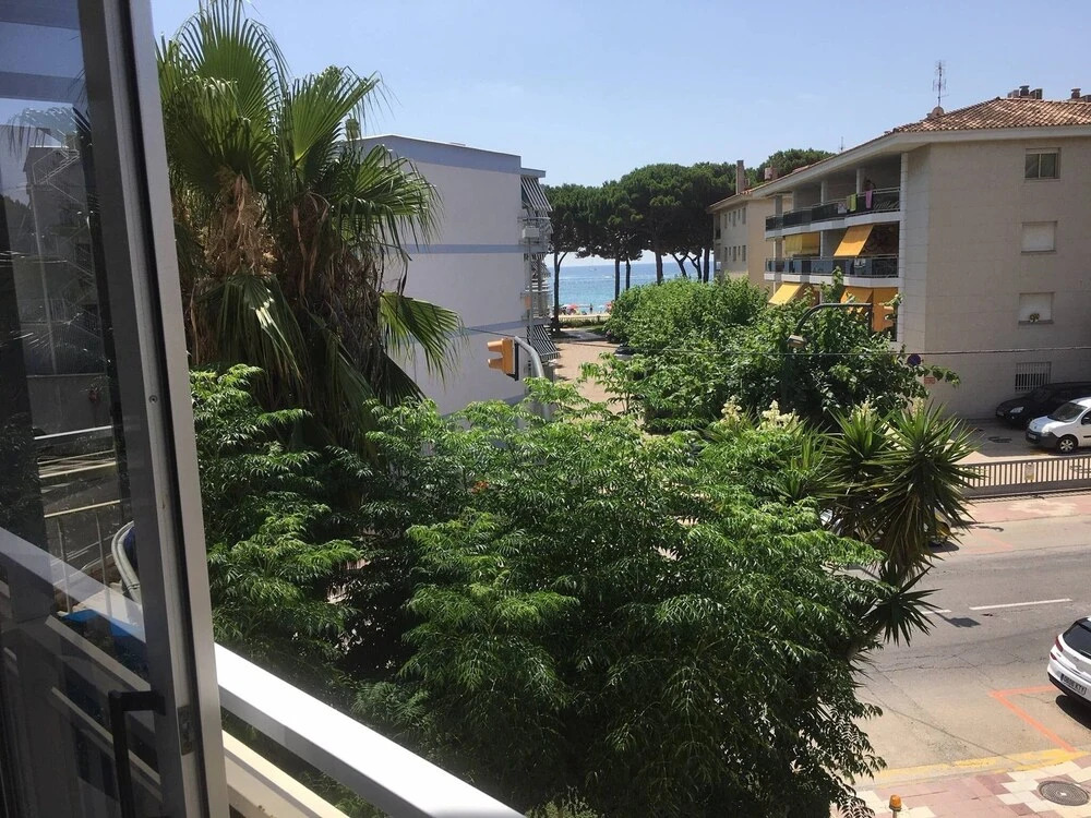 Adorable Apartment One Street From Beach