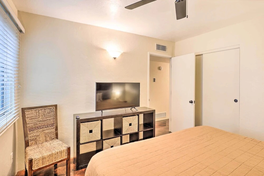 Sunny Tucson Abode w/ Fire Pit 9 Mi to U of A