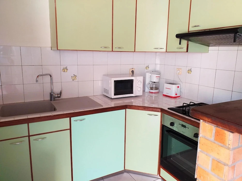 Apartment With one Bedroom in Sainte-anne, With Shared Pool, Enclosed Garden and Wifi - 3 km From the Beach