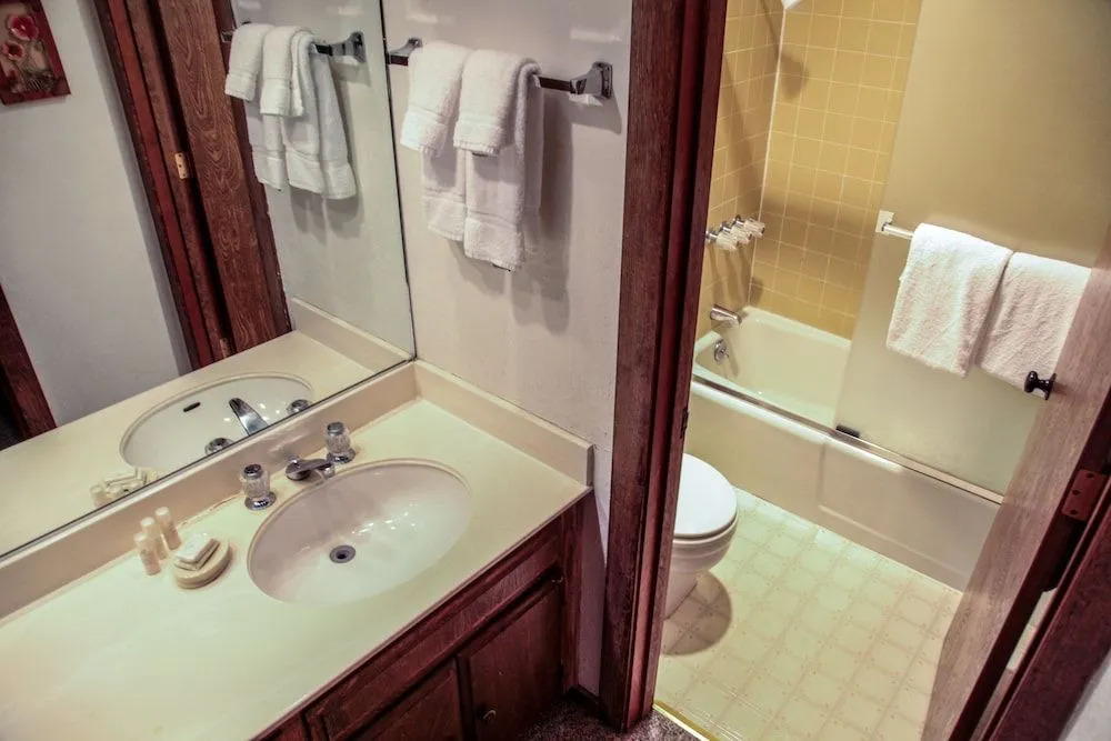 Mammoth West #118 4 Bedrooms 2 Bathrooms Condo