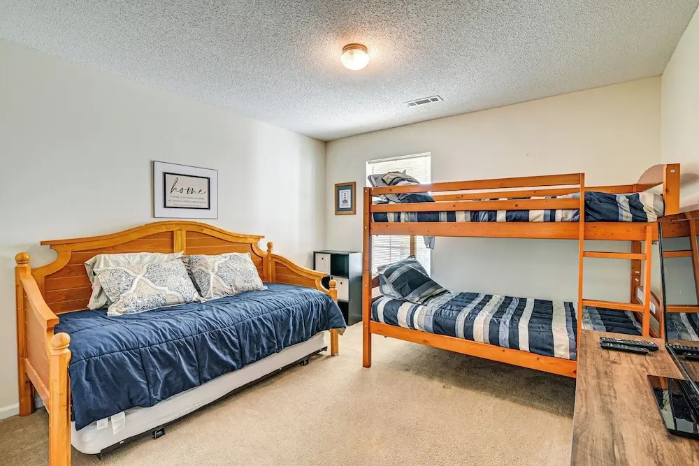 8 Mi to Boardwalk & Beach: Windsor Green Condo!