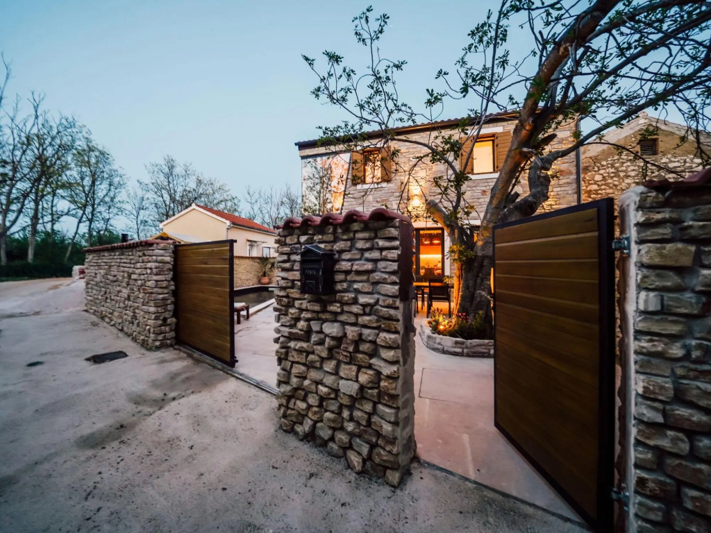 Villa Begonia with swimming pool, Privlaka (Zadar)