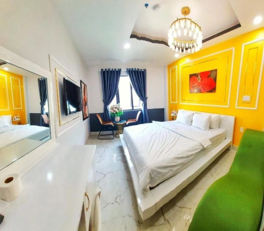 Elly Hotel