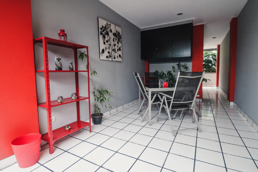 RedDoorz Plus near RS Fatmawati 2
