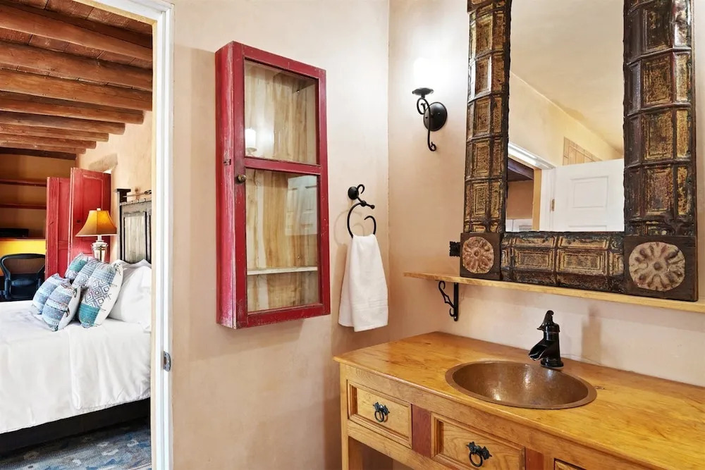 Casa Carmen Zia - Comfortable East Side Elegance - NEW Listing