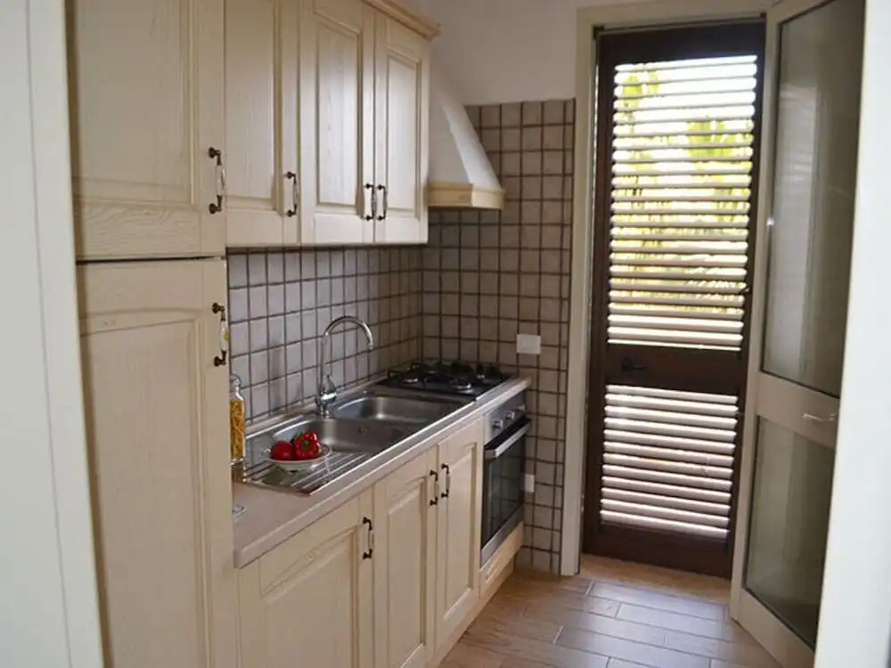 Air-conditioned Apartment Near The Beach With Spacious Balcony & Garden, Pets