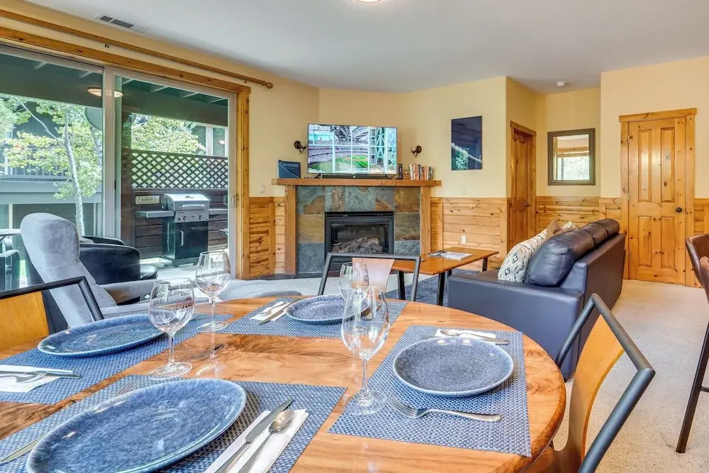 Boulders Truckee Condo Near Donner Lake + Skiing!