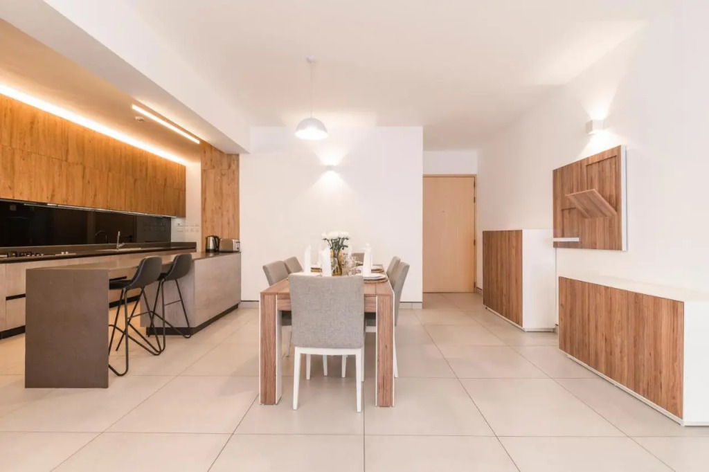 Purple Haze Luxury Apartments by AirCasa 2 and 3 Bedrooms