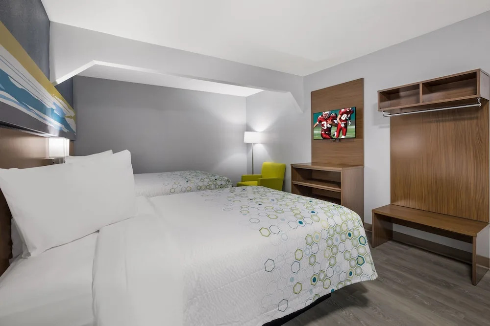 Motel 6 Orange