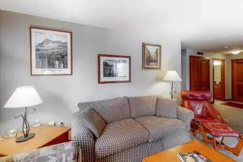 Eagle Springs East 201: Horsetail Suite