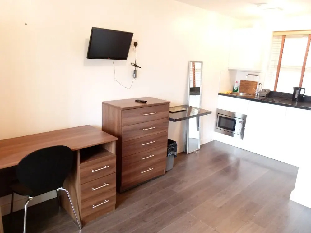 SS Property Hub - City of London Studio Apartment 9
