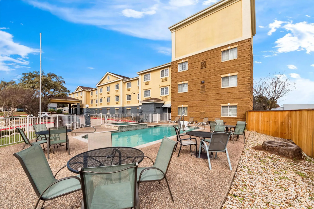 Quality Inn & Suites San Antonio Airport - Stone Oak