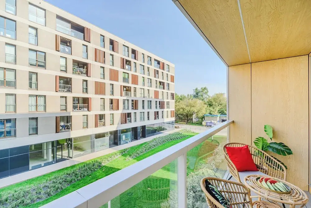 Lumina lux apart near railway station