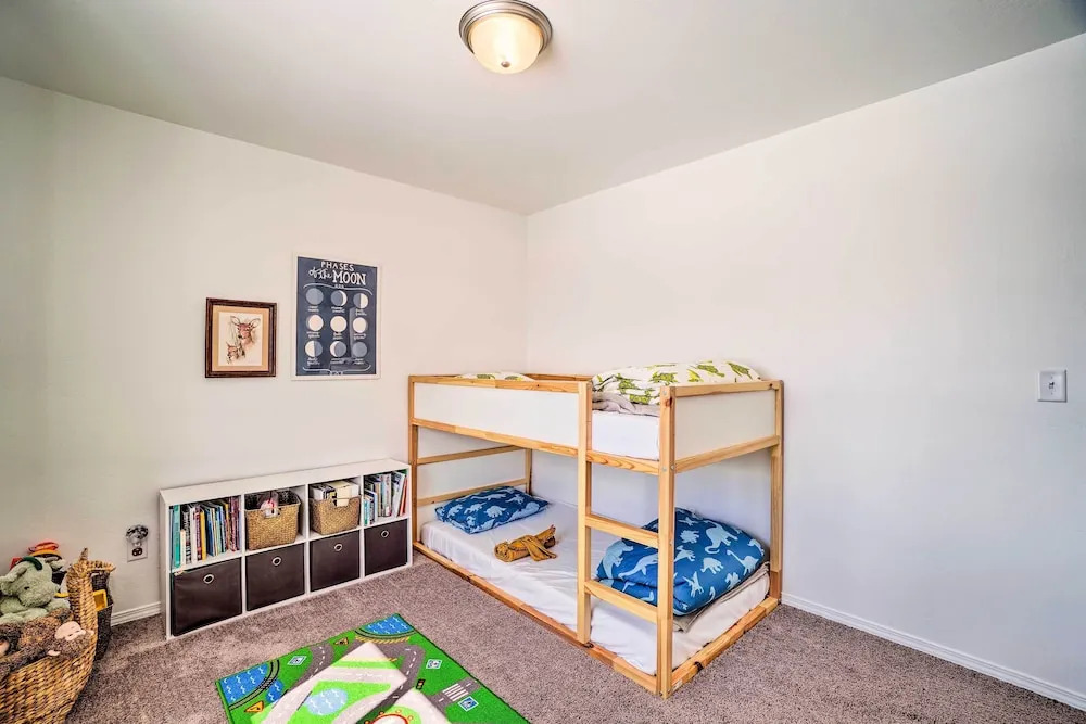 Flagstaff-Area Family Home w/ Hot Tub & Patio