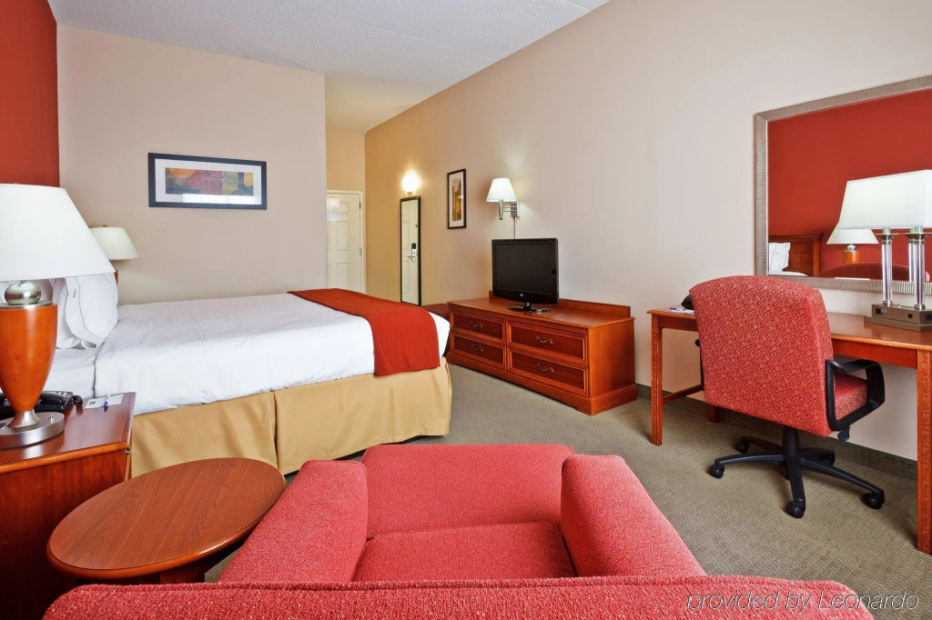 Holiday Inn Express & Suites Manchester by IHG