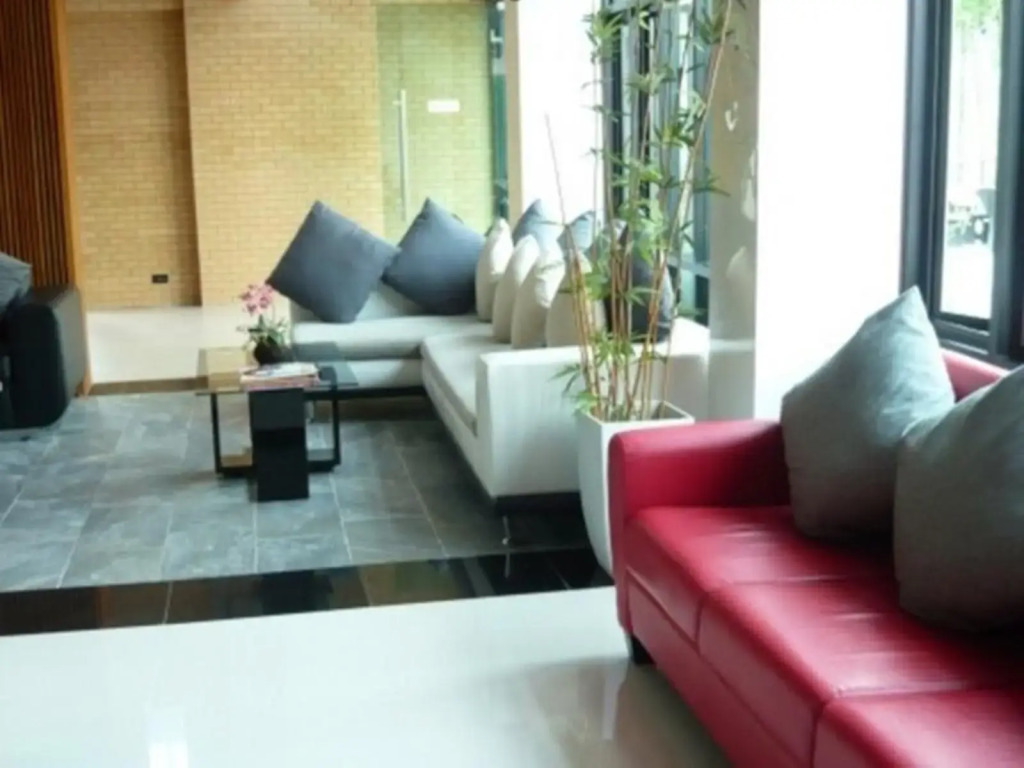 Izen Budget Hotel & Residence