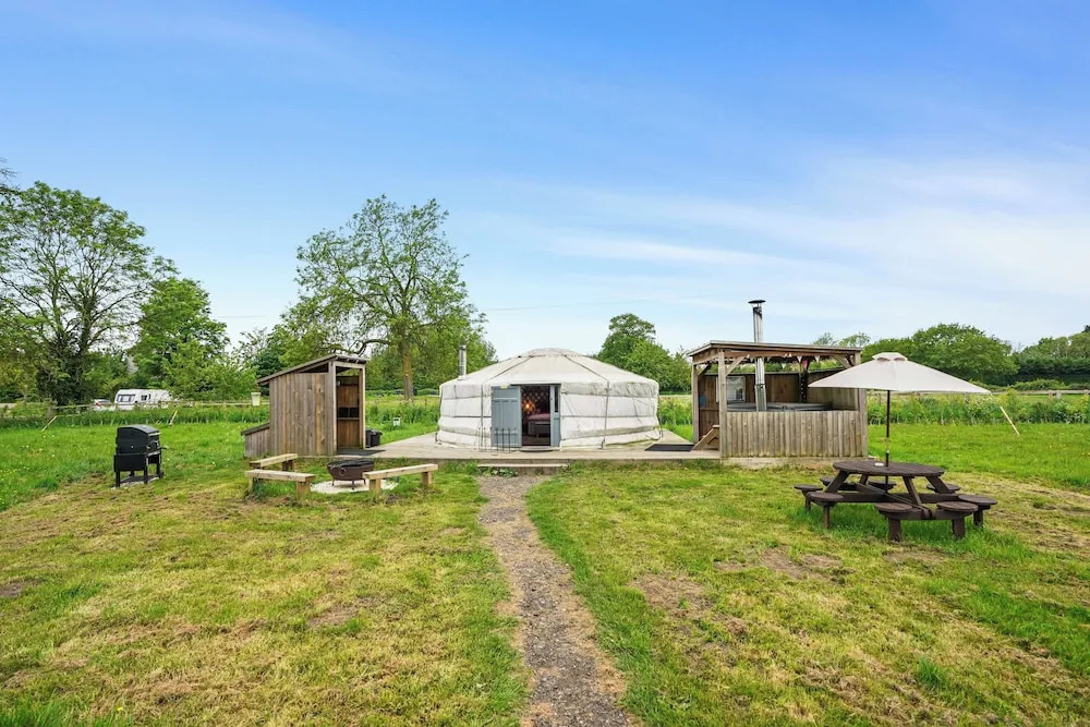 Glamp and Tipple Ltd
