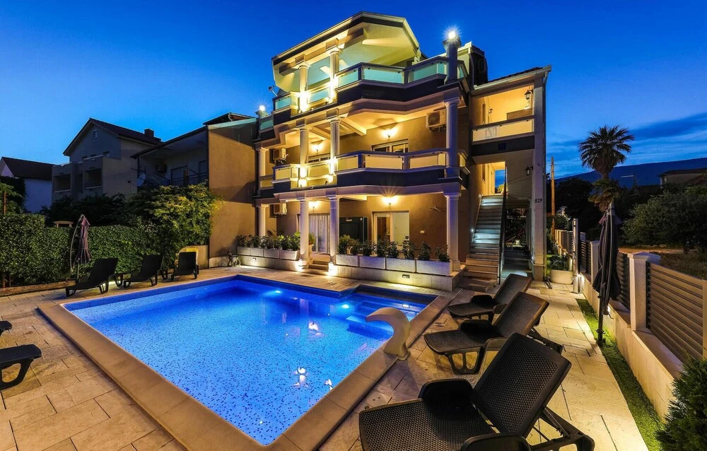 Beautiful Home in Kastel Stafilic With Wifi and 4 Bedrooms