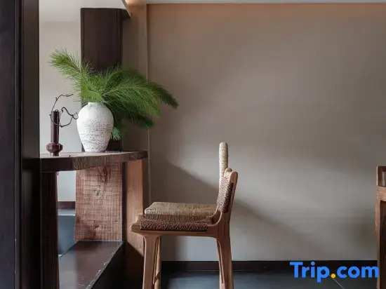 Xingyue Private Hot Spring Homestay (Libo Xiaoqikong Scenic Area East Gate)