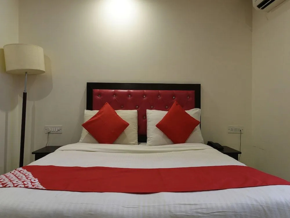 Capital O 16970 Hotel Mahal