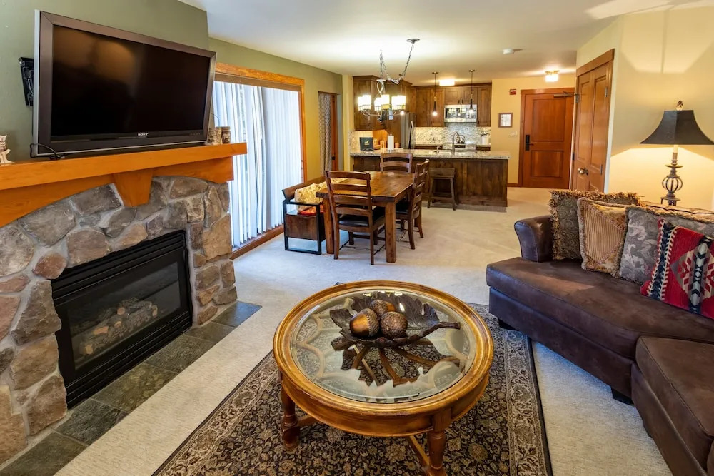 Eagle Springs East 1 & 2 Bedroom Condos