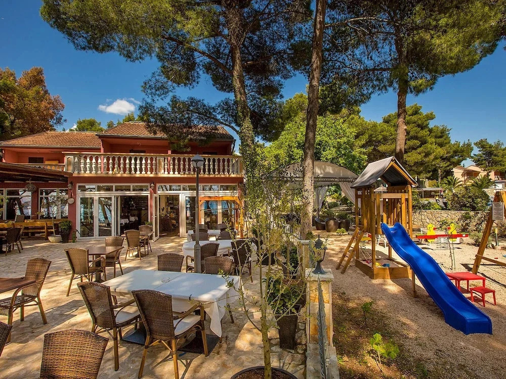 Well-Kept Apartment with AC Just 12km From Sibenik