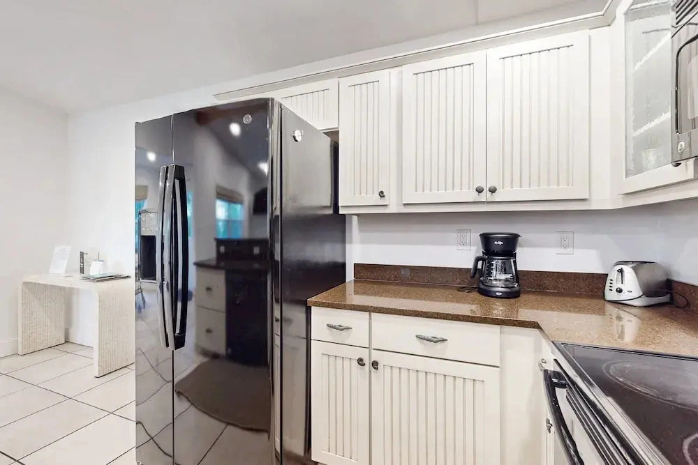 Inviting Beach House - Walk to Beach, Shopping & Dining