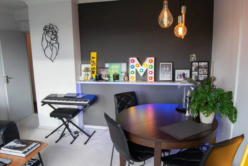 Quirky Urban Flat with Impressive Panoramic Views