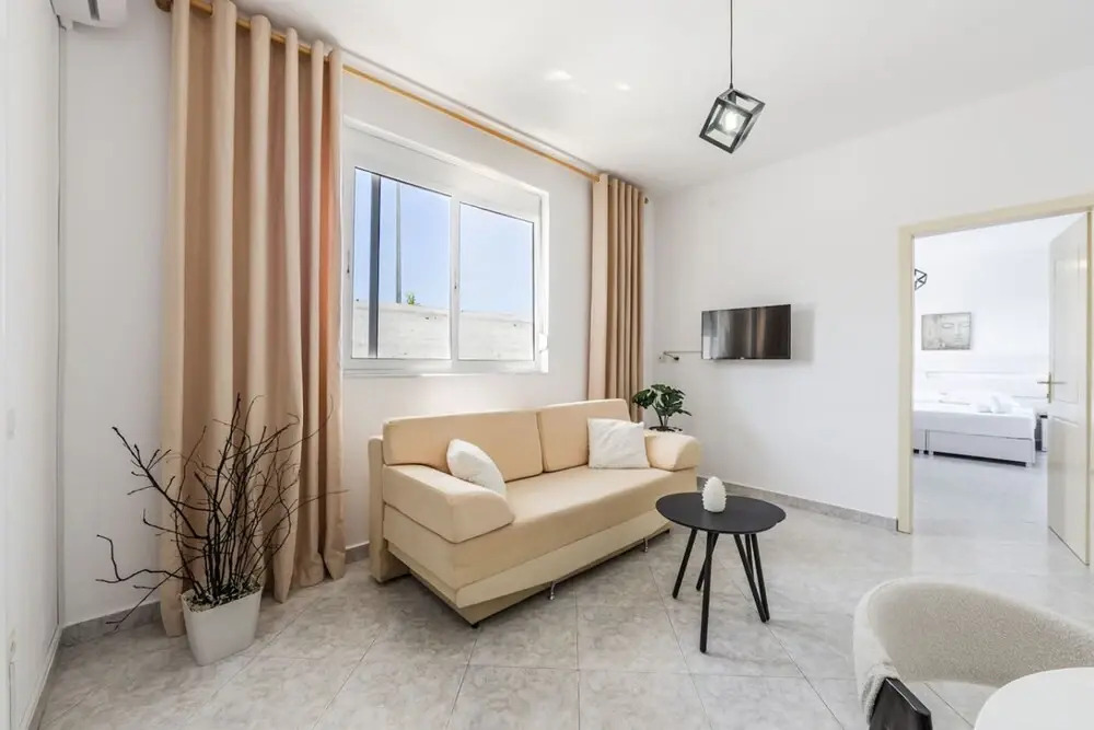 Modern Home With Wifi and Beach Access Golem