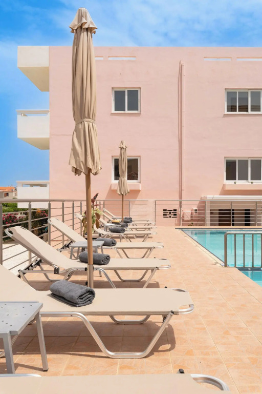 Thelèsi Apartments, 100m from the beach