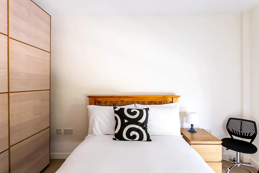 Modern 1 Bedroom Apartment in West London