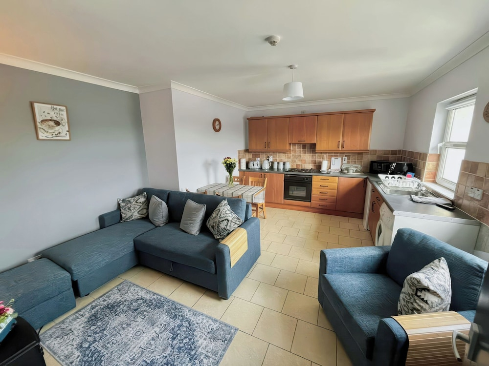 Shalom Apartment 98B