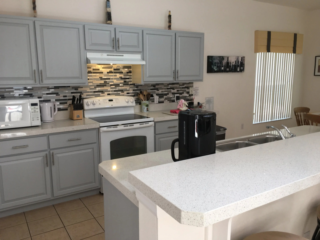 Cumbrian Lakes- Pool home, 2 Masters, game room, Kissimmee, US