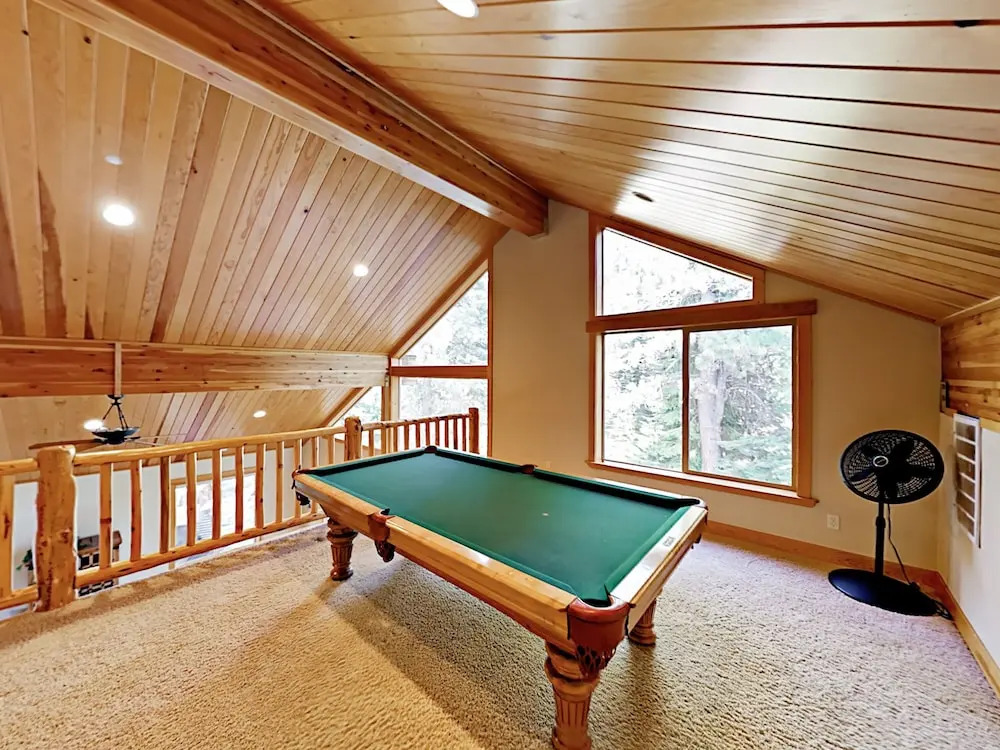 Big 5br W/ 2 Sunny Decks + Rec Center Access 5 Bedroom Home