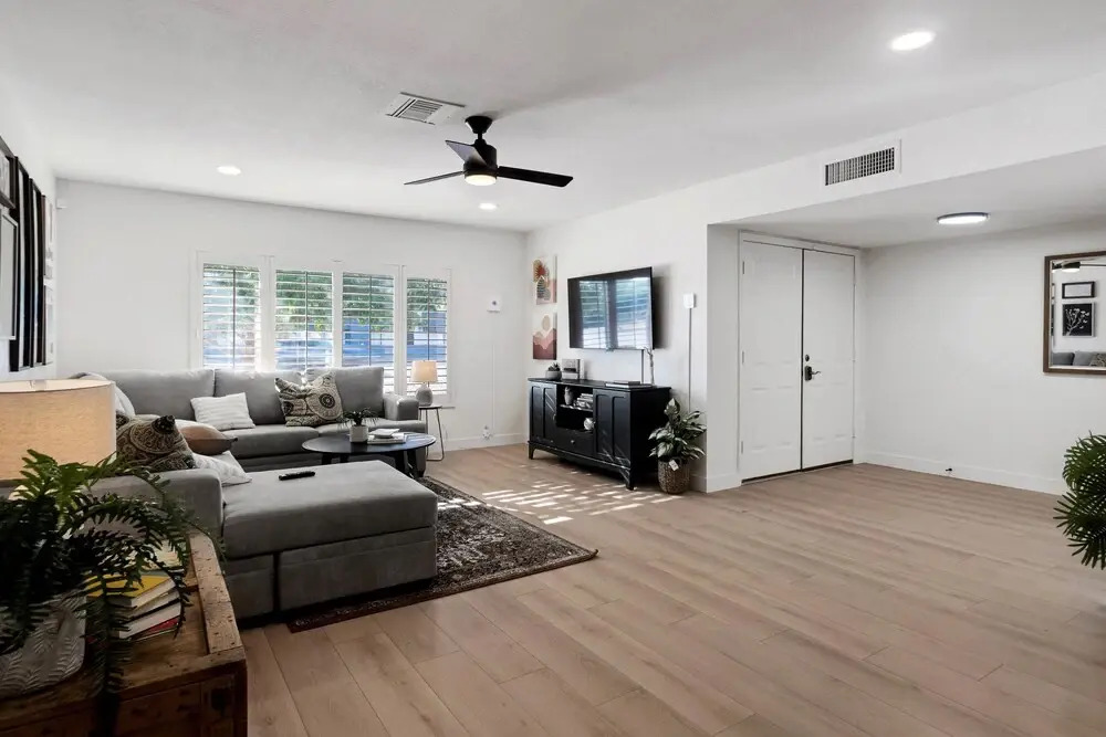 Fabulous Oasis On 59th 4 Bedroom Home by Redawning