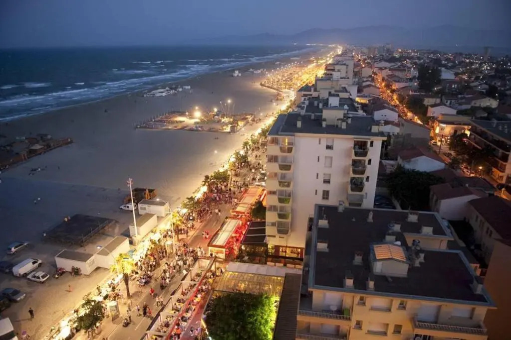 "PLAGE" Splendide Vue Mer depuis la chambre et le salon cuisine, 20m de la plage!